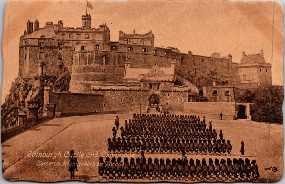 Edinburgh Castle & Esplanade Cameron Highlanders Vintage Postcard SP17-14